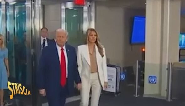 Trump arriva all'Onu e… le scale mobili si inceppano