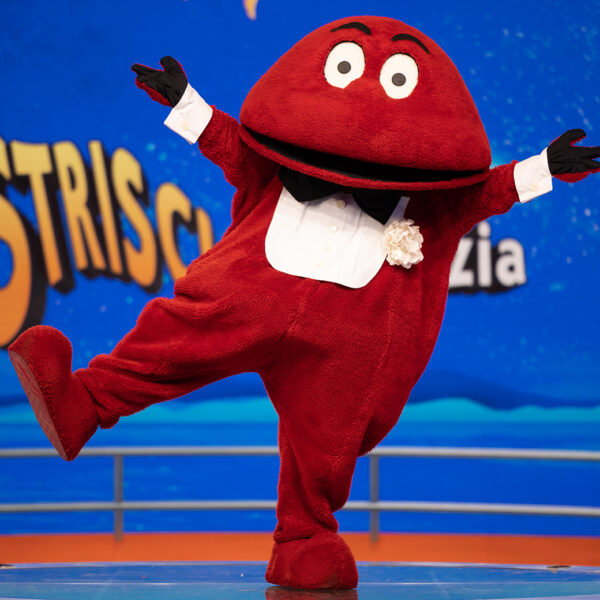 Segnala ingiustizie, scandali o scoop al Gabibbo, ricordando di inserire i tuoi dati completi di recapito in modo tale che Striscia la notizia ti possa contattare. Prima di procedere con la compilazione leggi l’Informativa Privacy qui di seguito.