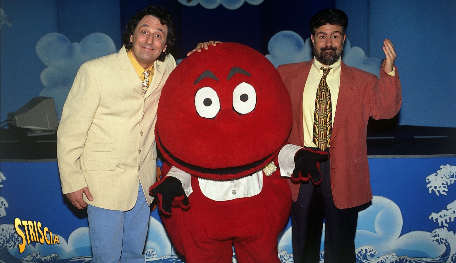 Auguri a Lello Arena: 72 anni di comicità e… un pizzico di Striscia!