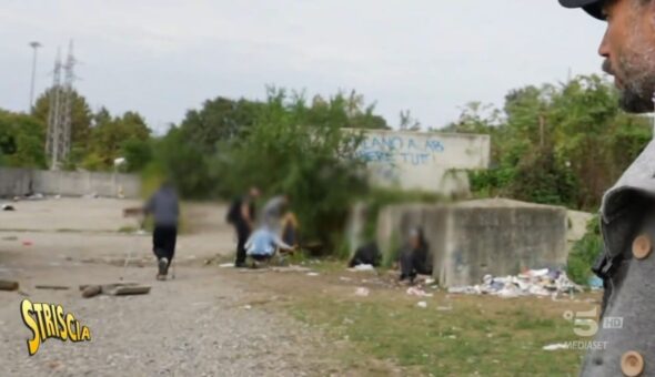 Rogoredo: viaggio nel bosco della droga con Brumotti