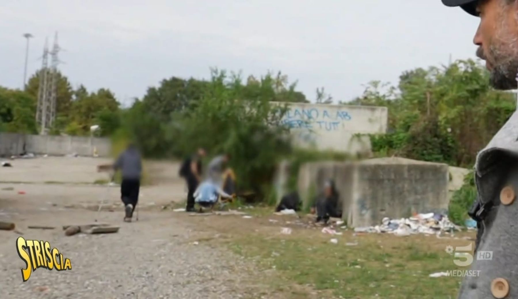 Rogoredo: viaggio nel bosco della droga con Brumotti