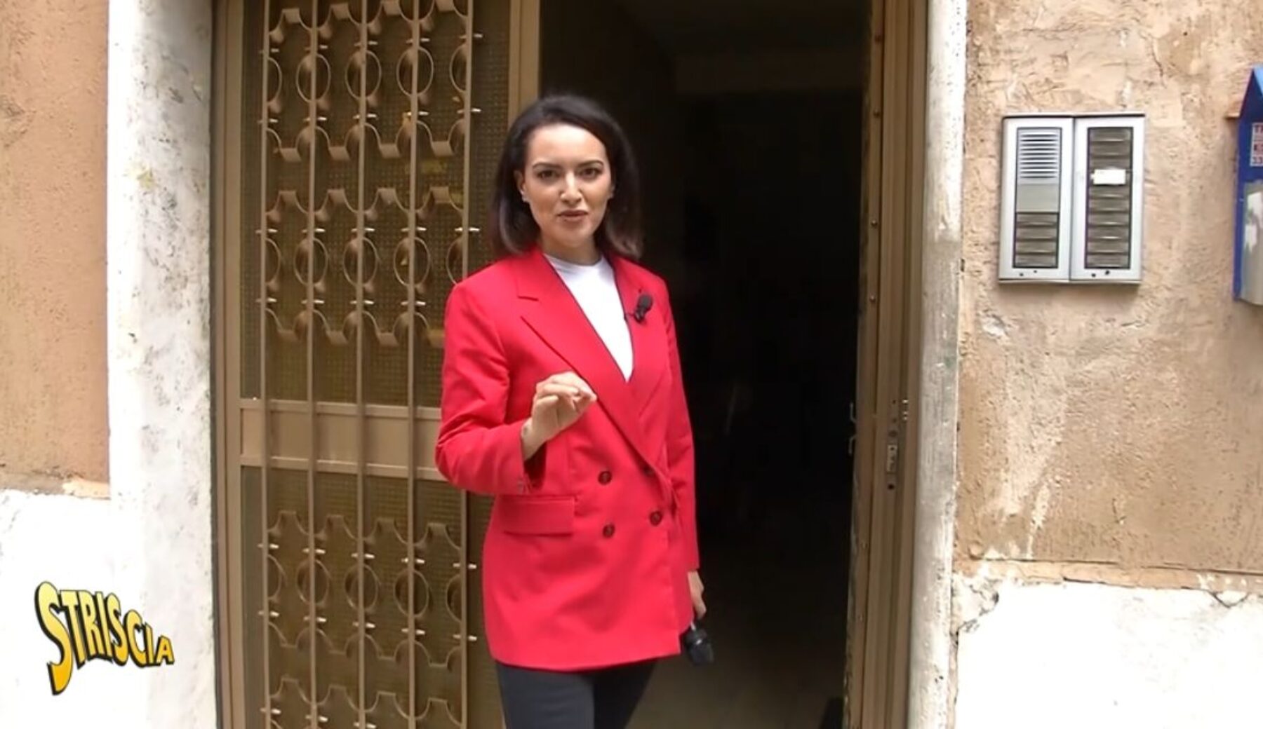 Alloggi abusivi in Italia: i servizi di Striscia