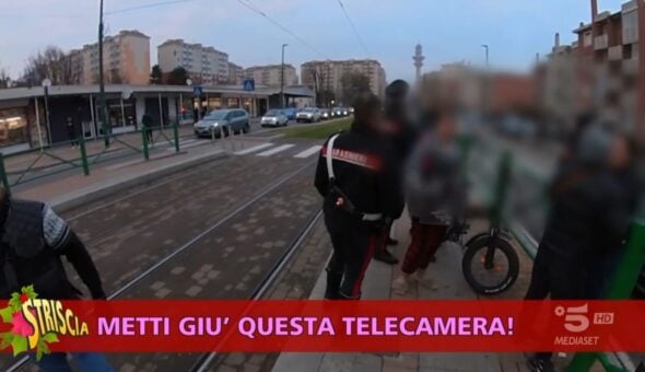 Baby pusher: spacciano, non vanno a scuola e maneggiano soldi. I servizi di Striscia