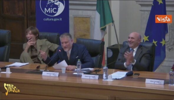Il Ministro Giuli proclama Alba capitale dell’arte cantando 