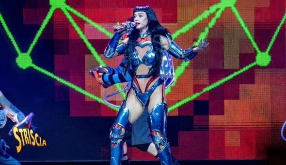 Katy Perry live a Bologna: l’ennesimo outfit da… Moda Caustica!