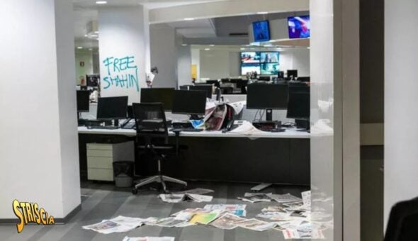 Assaltata la redazione de La Stampa: la solidarietà di Striscia