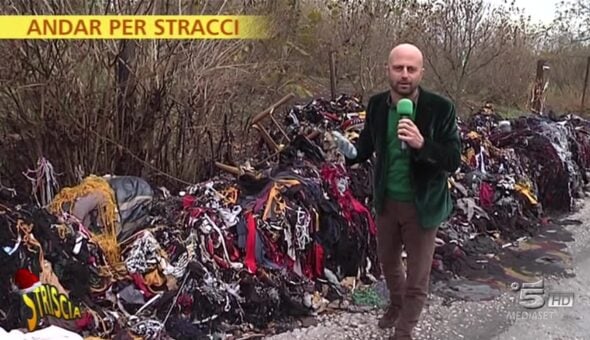 Incendiati quintali di rifiuti tessili nel Parco del Vesuvio. Arrestato un 57enne di Caivano