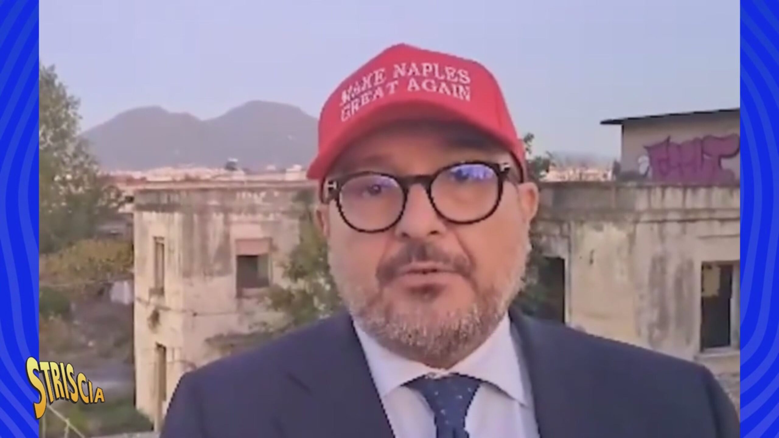 «Make Naples great again»: Sangiuliano lancia il berretto trumpiano