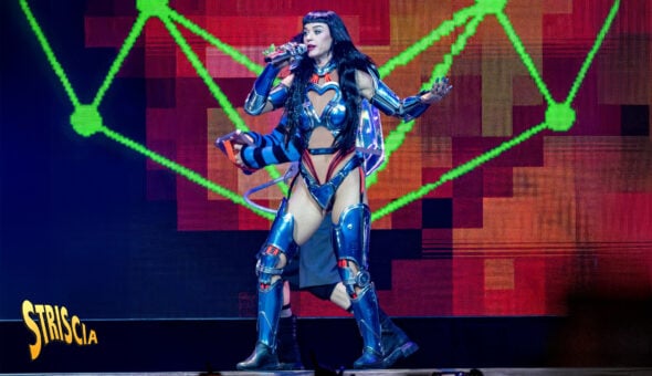 Katy Perry live a Bologna: l’ennesimo outfit da… Moda Caustica!