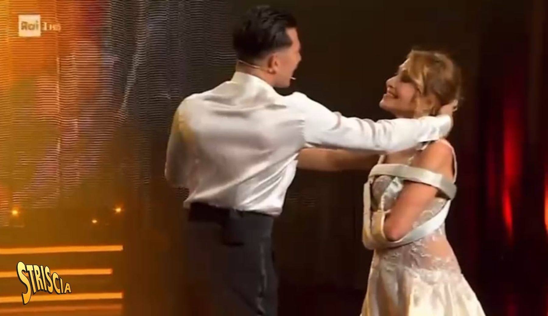 La D’Urso e il braccio fasciato a Ballando, l’aveva promesso: «Non mollerò»