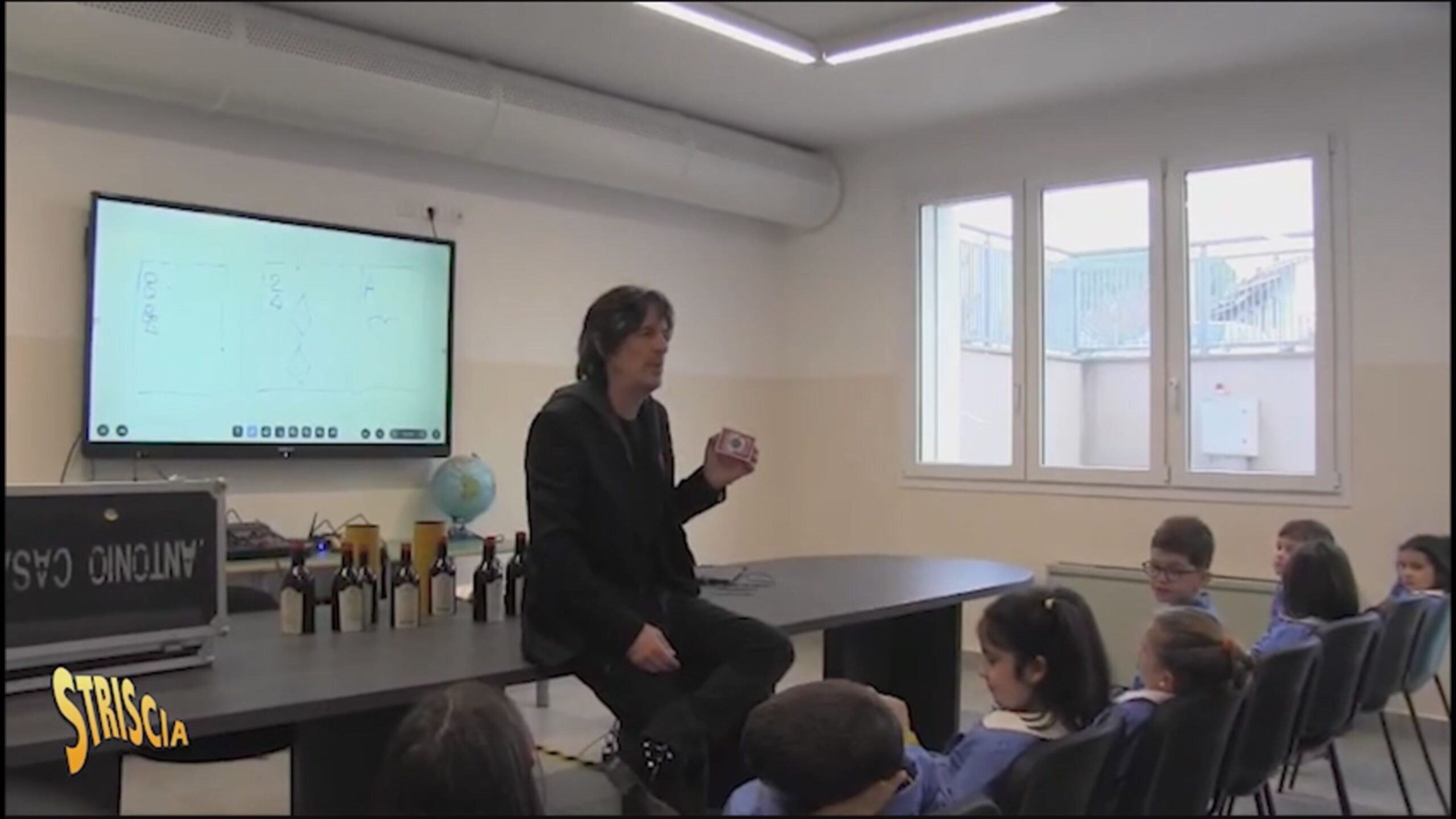 È nata la Scuola di Magia alle elementari: l’insegnante è il Mago Casanova