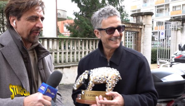 Striscia, tutto pronto per la prima puntata: Tapiro d'oro a Fiorello, Maria De Filippi inviata, Alex Del Piero e Roberta Bruzzone ospiti
