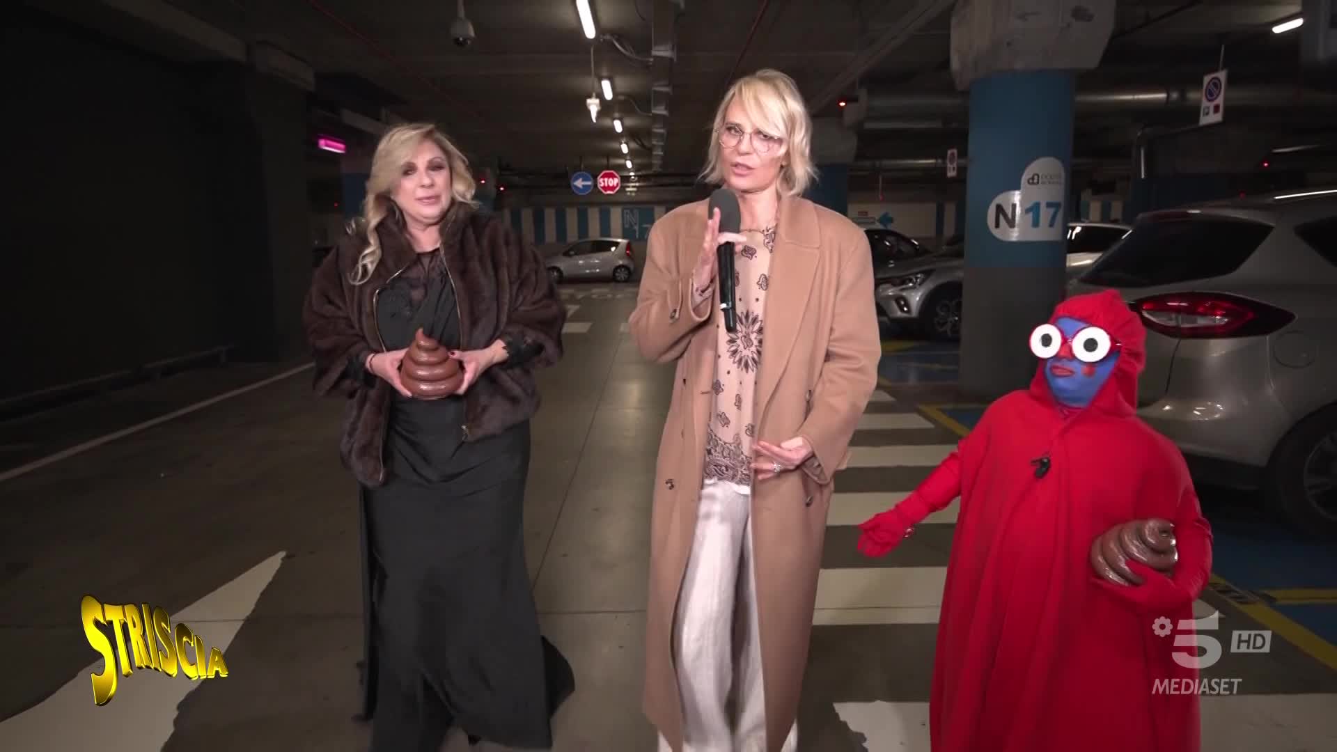 Maria De Filippi stasera è l’inviata speciale che consegna le Merdine di Striscia!