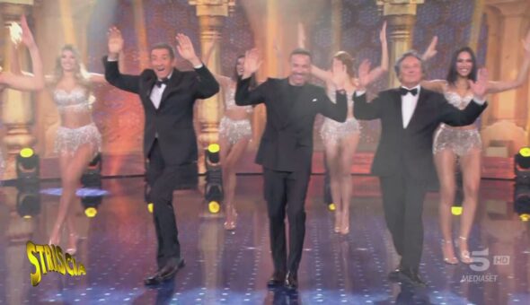 Alex Del Piero balla in stile Bollywood con le Veline di Striscia