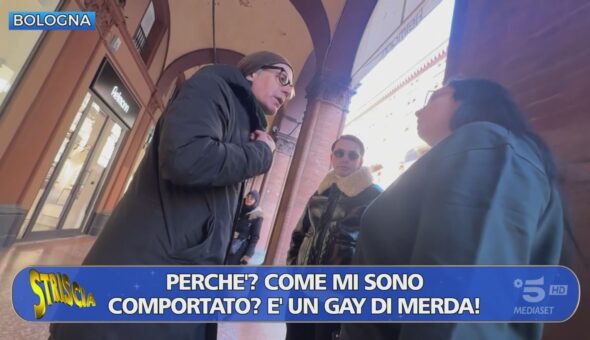 Esperimento sociale: «Mi fa schifo andare in giro con un figlio fr***o»