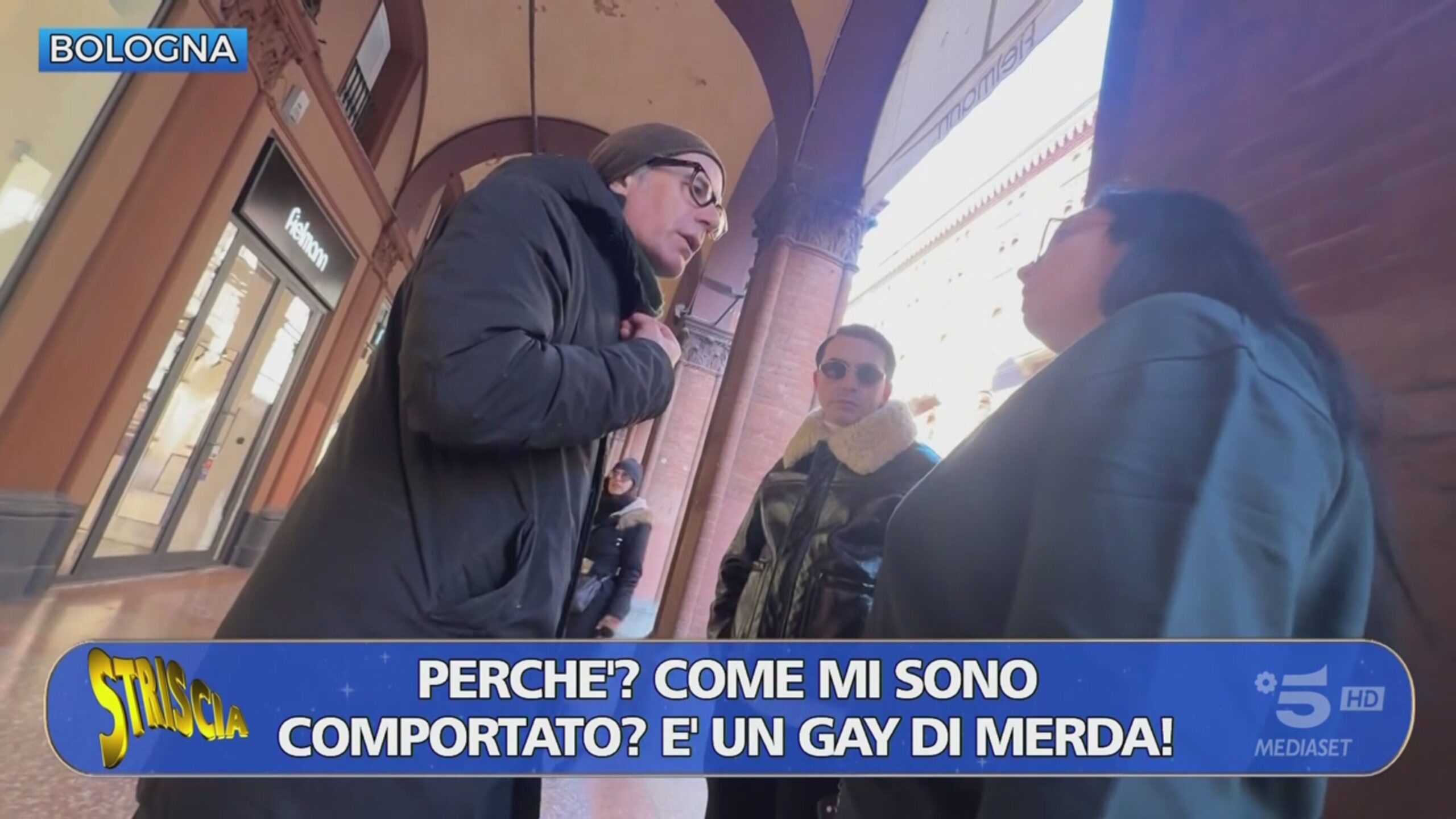 Esperimento sociale: «Mi fa schifo andare in giro con un figlio frocio»