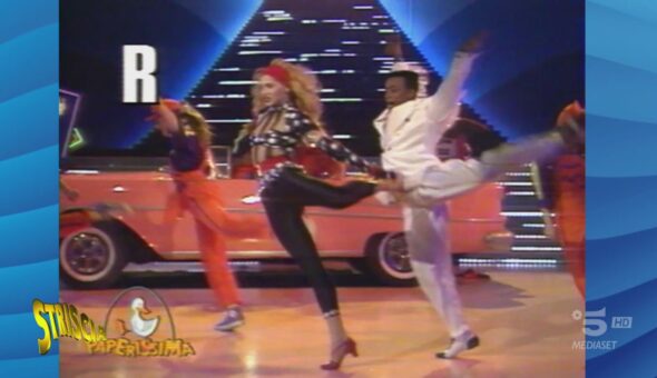 Anche Lorella Cuccarini può incappare nelle… papere!