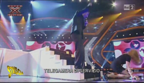 Cadute, scivoloni, botte e gaffe. Le papere in tv di Lorella Cuccarini