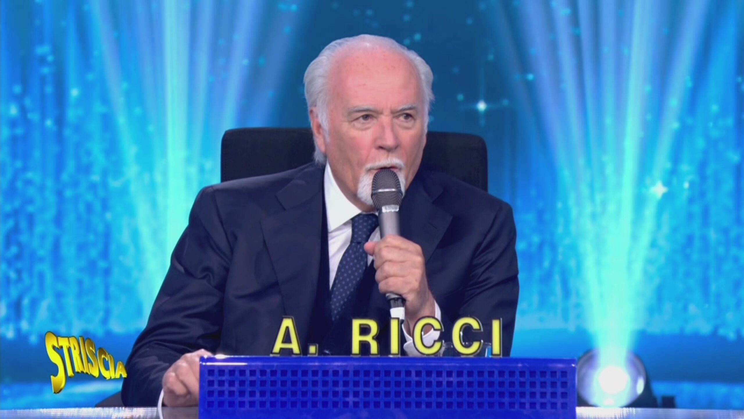 Ricci su Maria De Filippi a Striscia: “Ha detto subito: ‘Sì, vengo, vengo, lo faccio subito'”