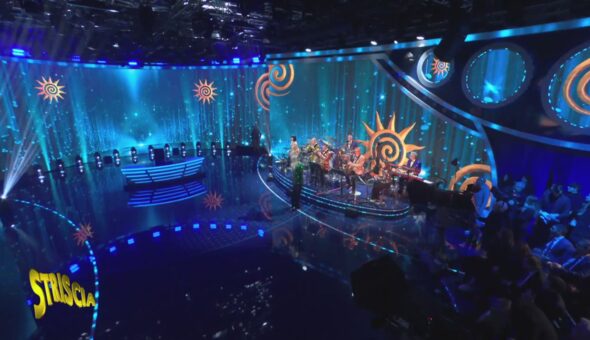 Conferenza stampa 38ª edizione di Striscia la notizia: l'ingresso di Antonio Ricci in studio e la band di Demo Morselli