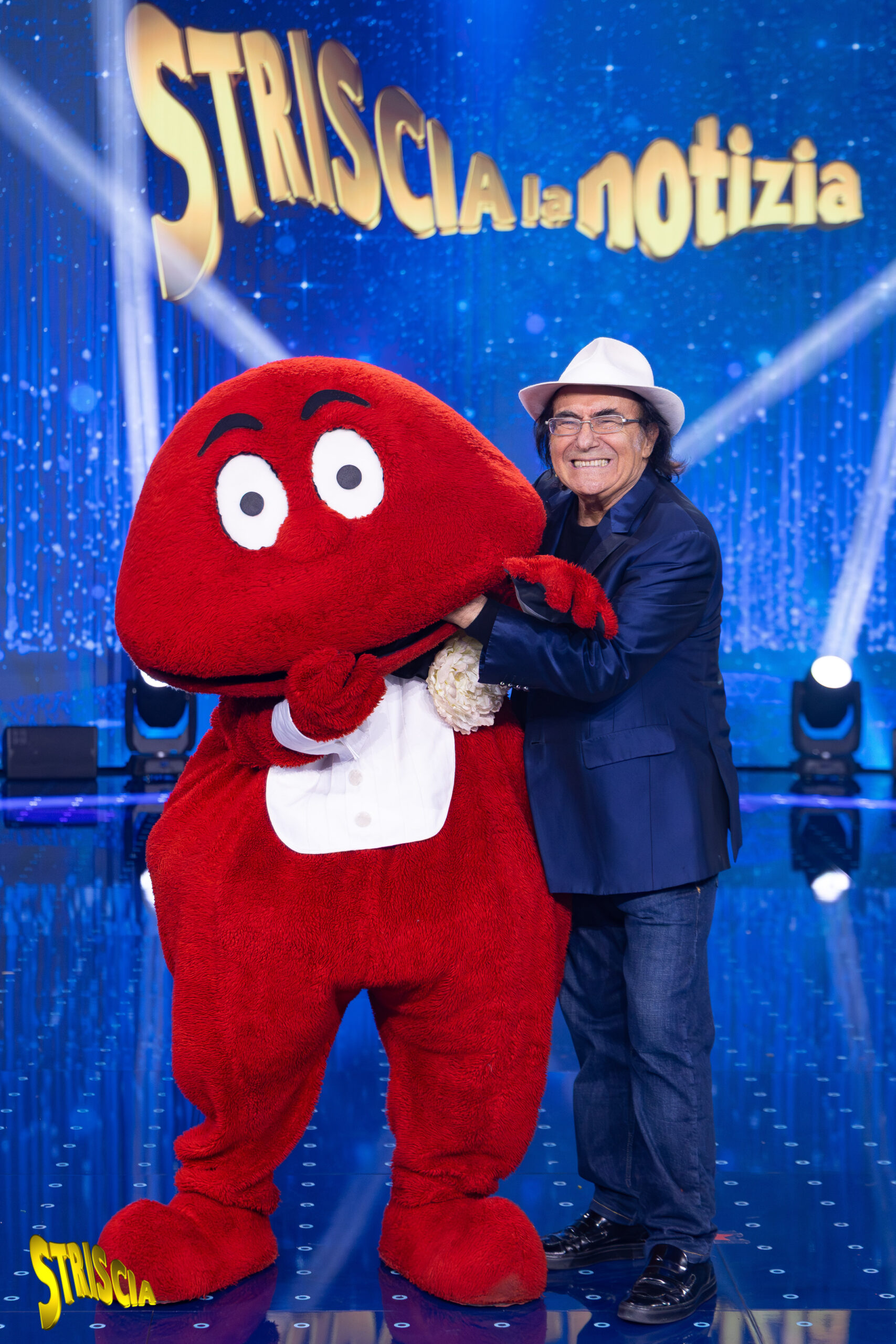 Chi c’è dentro il Gabibbo? Al Bano! - Striscia la notizia