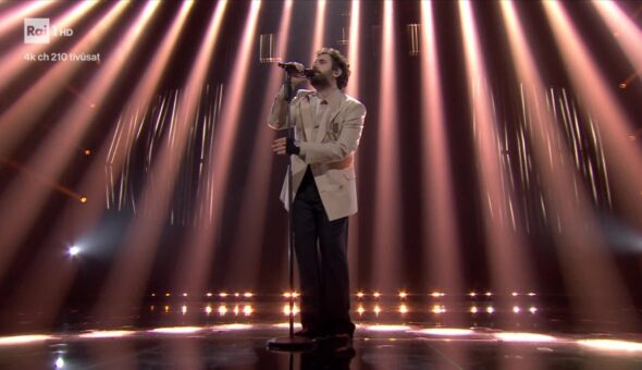 Sanremo, Tommaso Paradiso e lo scivolone di quando cantava nei Thegiornalisti