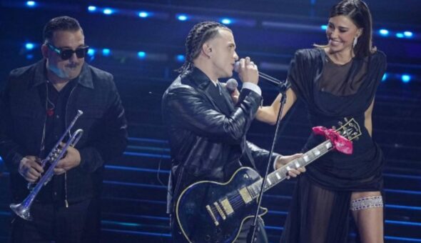 Belén sul palco di Sanremo: brilla come la sua bacheca da record di Tapiri d’oro