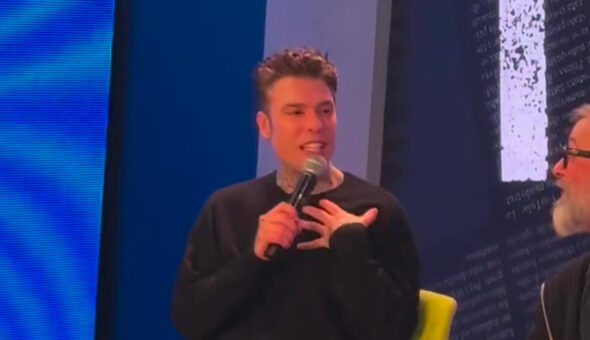 Chiedono a Fedez se la sua compagna è incinta. Cosa avrà risposto il cantante, in gara a Sanremo?