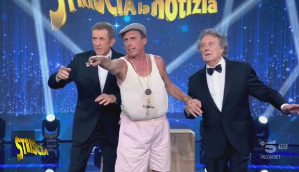 Il Mago Oronzo fa sparire una carta di credito col trucco della mutanda