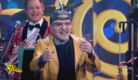 Vasco Rossi fa ballare lo studio sulle note di 