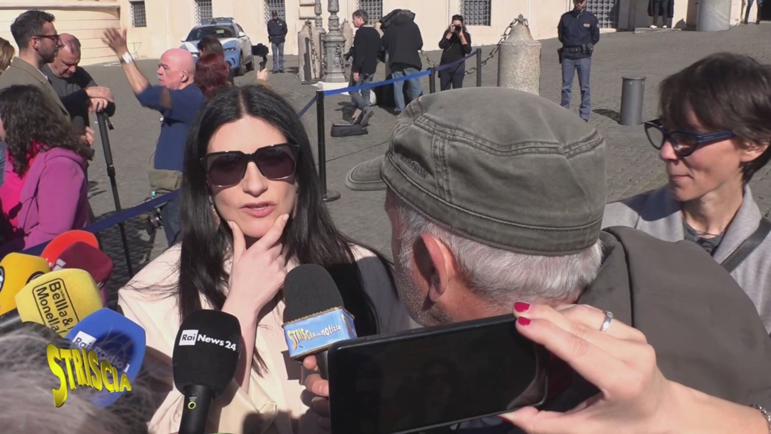 Anticipazione – Laura Pausini a Enrico Lucci: «In una nazione pensano che io sia fascista, in una comunista»
