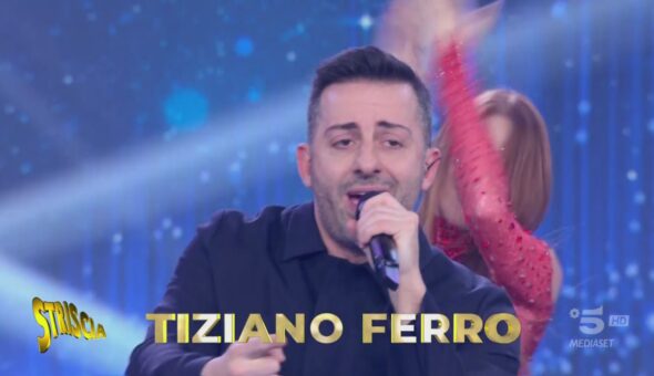 Tiziano Ferro canta 