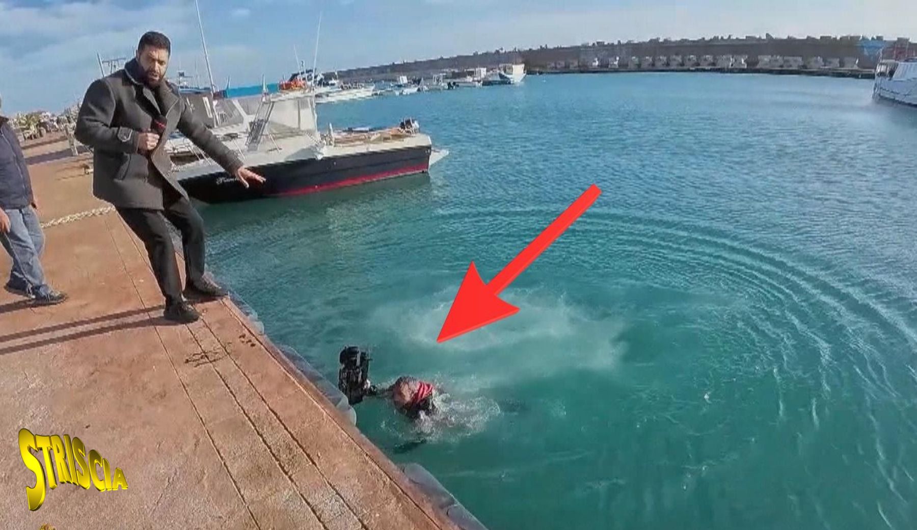 Aggressione a Michele Macrì e cameraman mentre indagano sulla pesca illegale del bianchetto