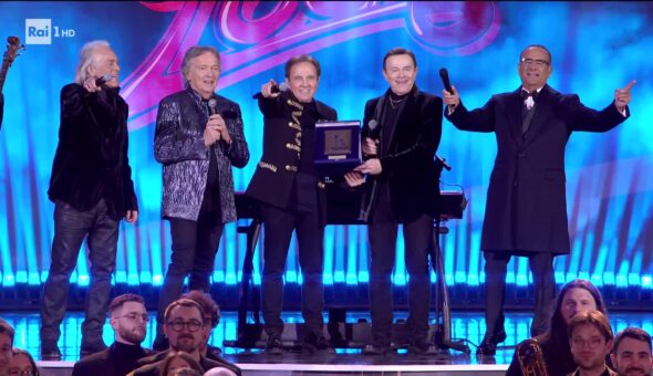 I Pooh a Sanremo festeggiano 60 anni di successi. Striscia nel ’90 predisse la loro vittoria