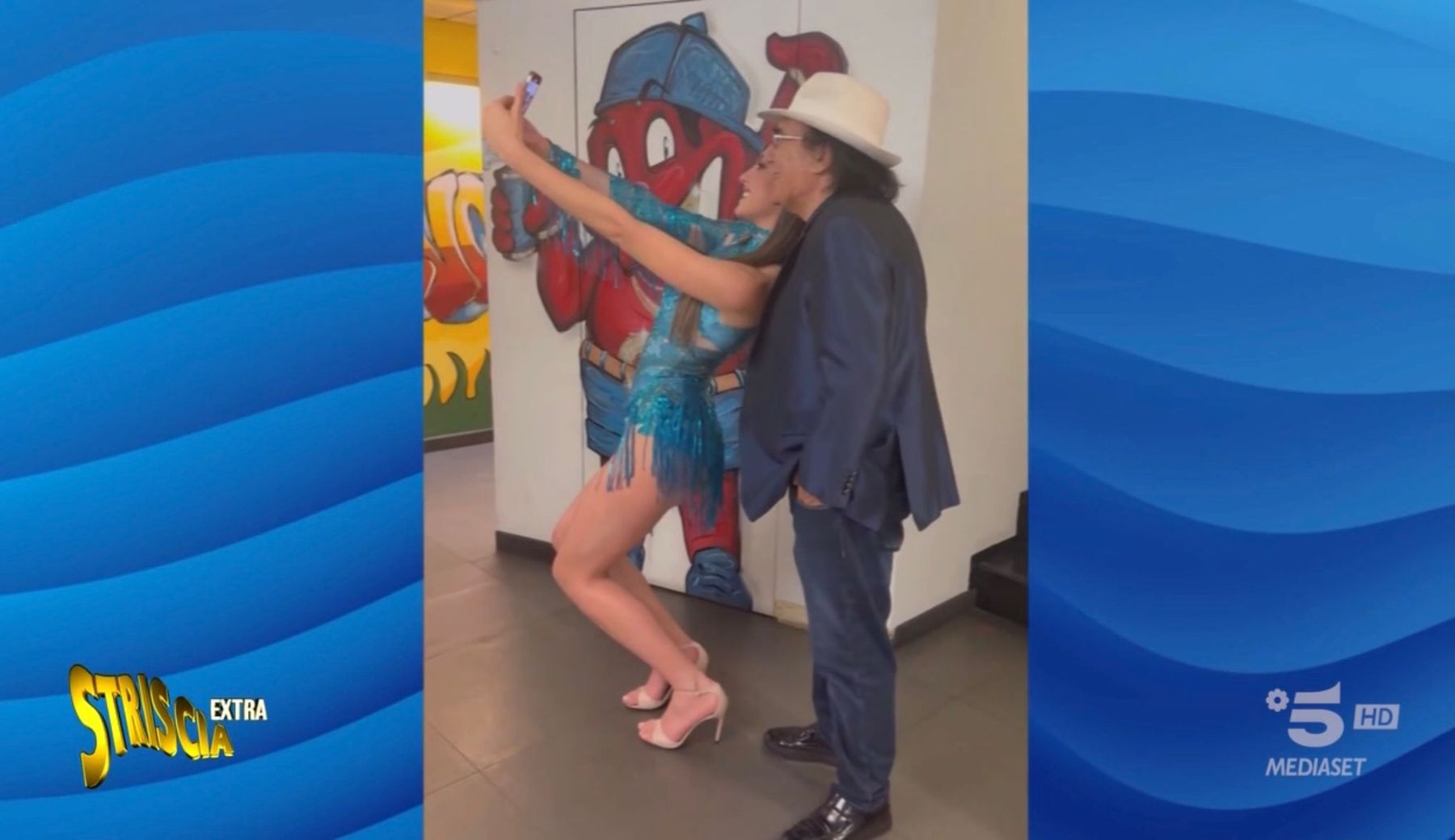 Al Bano canta per le mamme delle Veline a Striscia