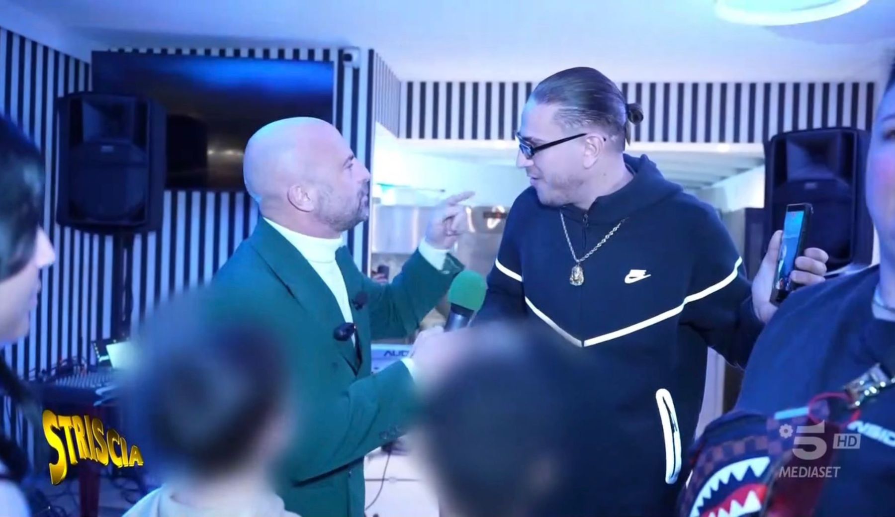 Neomelodici ai “baby party”: cantano di malavita e armi alle feste per bambini