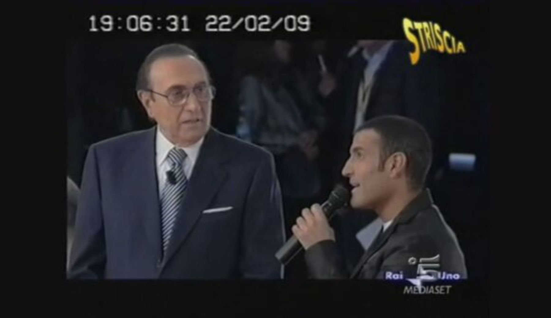Il fuorionda shock di Baudo su Sal Da Vinci nel 2009: «È la canzone più allucinante». E lui: «È la 13ª volta che provo a entrare al Festival di Sanremo». Ma con Pippo direttore artistico…