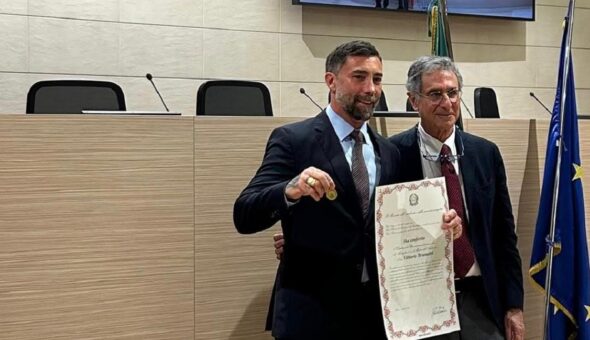 Brumotti premiato per i servizi di Striscia sulla difesa dell’ambiente a Roma