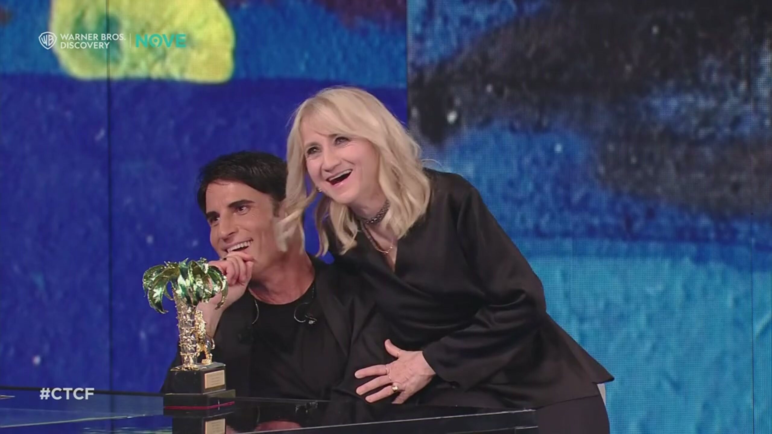 Non solo matrimoni: Sal Da Vinci canta anche ai passaggi di proprietà!