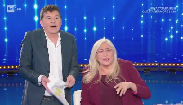 Teo Mammucari su Peppe Iodice a Domenica in: «Abbiamo ospiti più importanti. Tre minuti e caccialo via. Ho visto il film: è imbarazzante, non fa ridere»