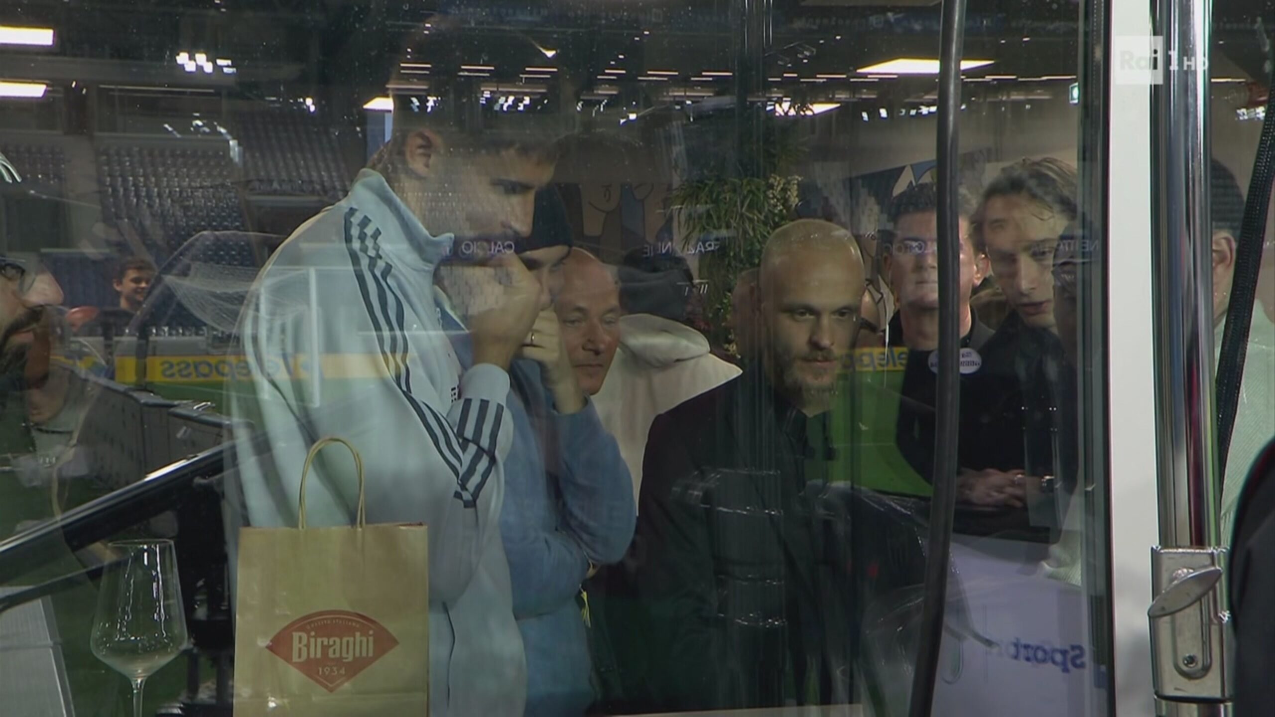 Mondiali, gli Azzurri festeggiano per la vittoria della Bosnia e scoppia la polemica