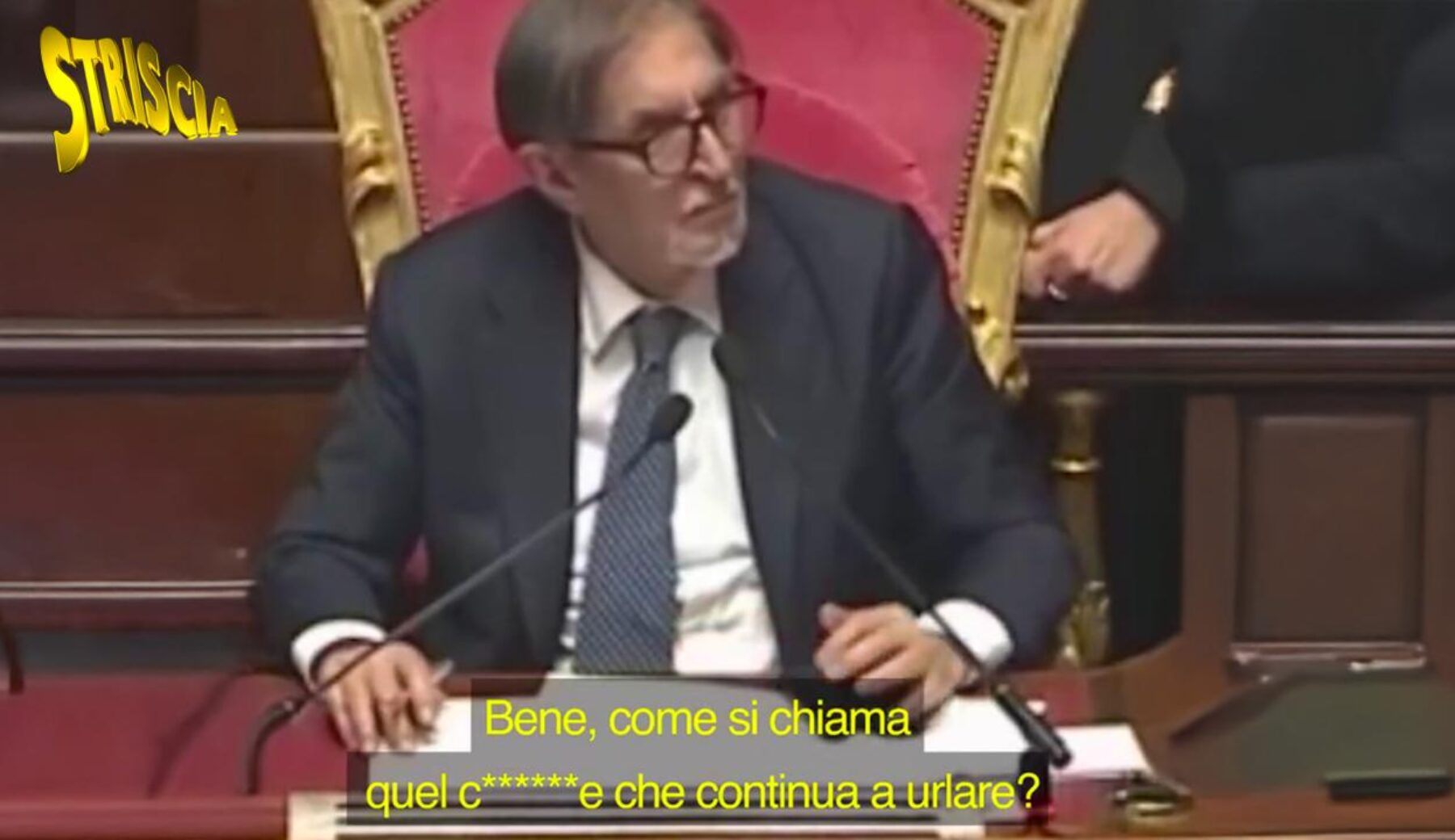 La Russa a microfono aperto in Senato: “Chi è quel co****ne che continua a urlare?”