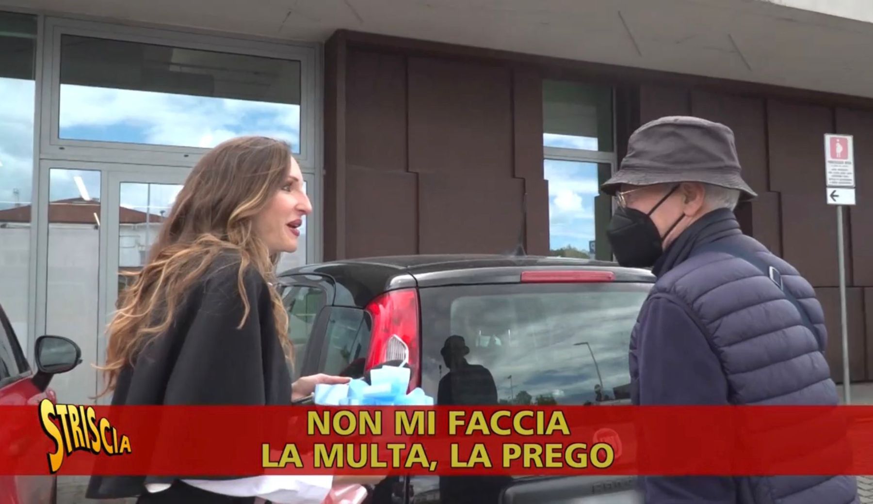 Striscia dalla parte delle donne: la battaglia contro i “furbetti” che occupano senza diritto i parcheggi rosa