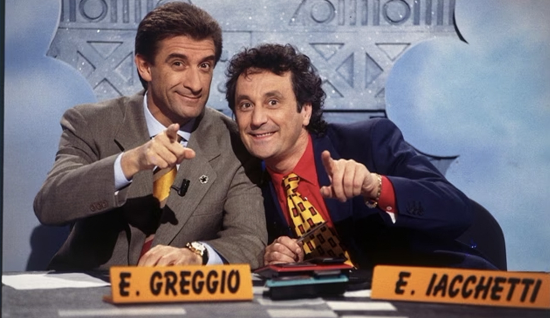 Il regalo della signora Giusy di Moglio e le grasse risate di Greggio e Iacchetti a Striscia