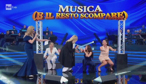 Lamborghini a Izzo: «Ma che meloni c'hai?». E poi fa twerkare lei, Balivo e Fialdini