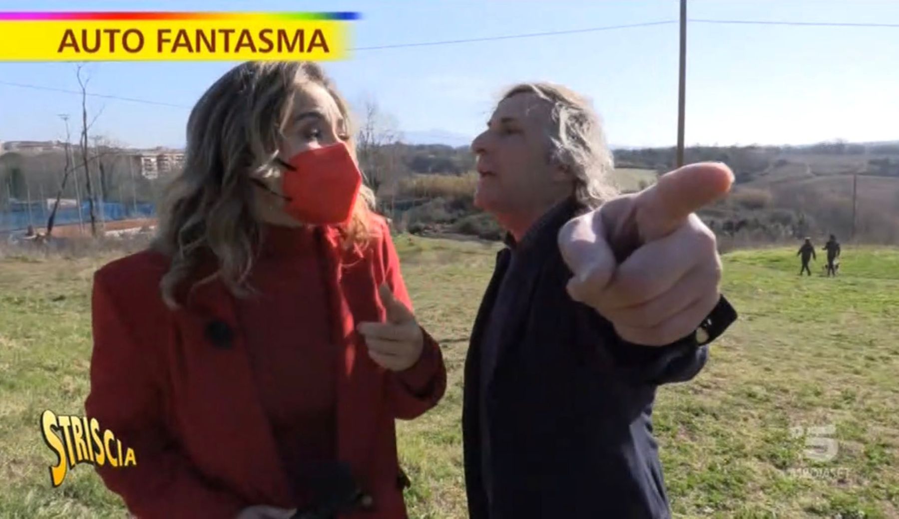 Raggiri e auto mai consegnate: a processo i due uomini smascherati da Striscia. Uno dei due aveva aggredito Rajae