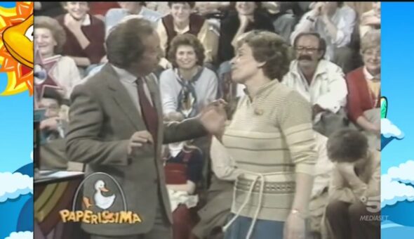 Mike Bongiorno inaugura a Paperissima il format antesignano dell'Isola dei Famosi