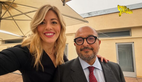 Caso Boccia-Sangiuliano, è guerra legale sul “tentato omicidio”. Ecco la consegna del Tapiro con la cicatrice sulla fronte