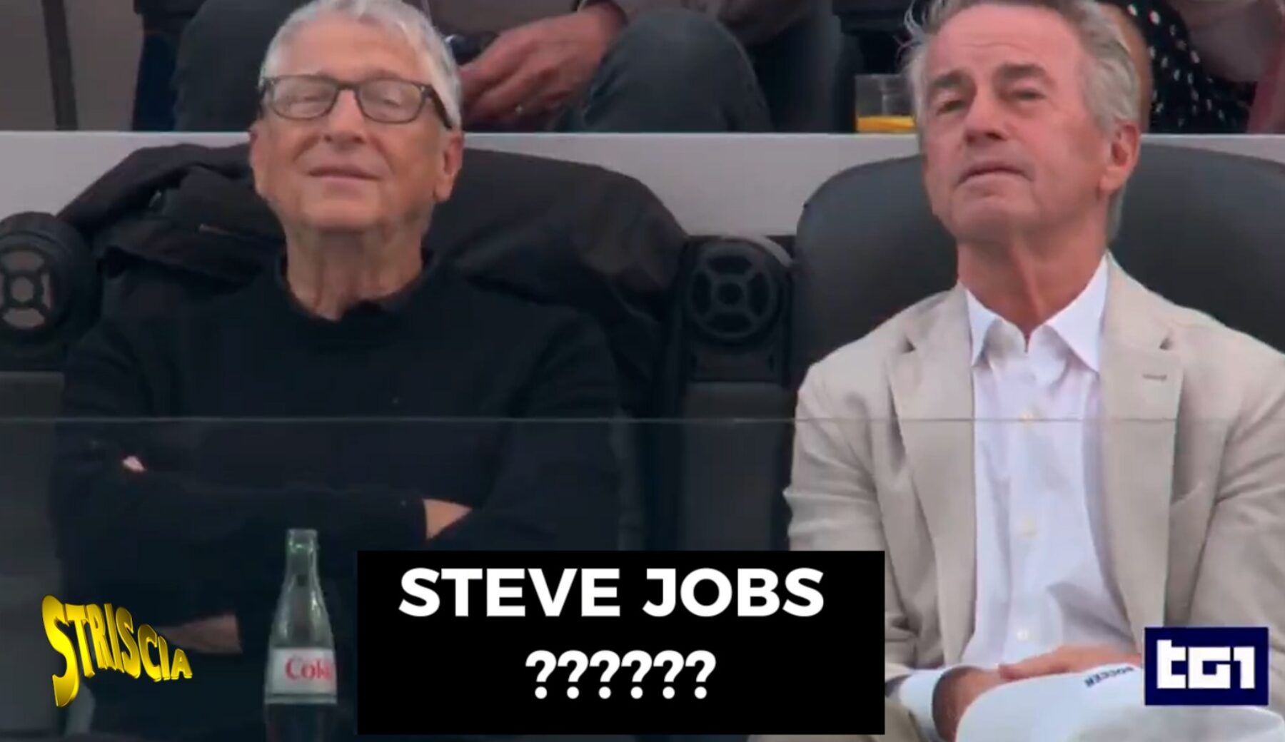 “Ai mondiali c’è anche Steve Jobs sugli spalti”… ma è Bill Gates! Papera clamorosa del Tg1 che riporta in vita il fondatore della Apple morto da 15 anni