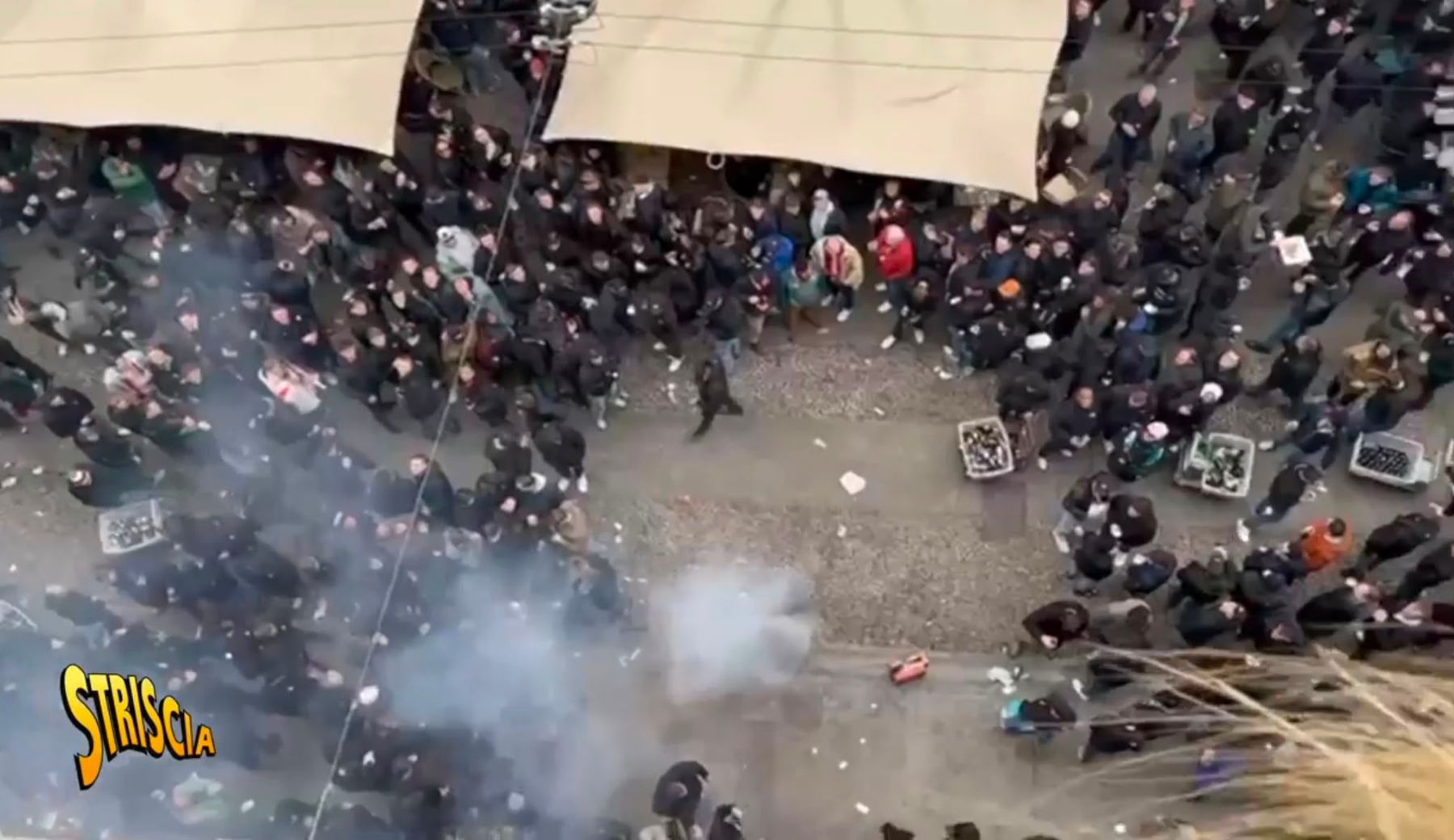 Calcio sempre più ostaggio degli ultras. I servizi di Striscia sui disordini dopo Inter-Feyenoord e Napoli-Juventus
